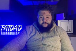 Pád morálního majáku: FatDad má 12 exekucí, některé z trestní činnosti. Káže vodu, pije víno?